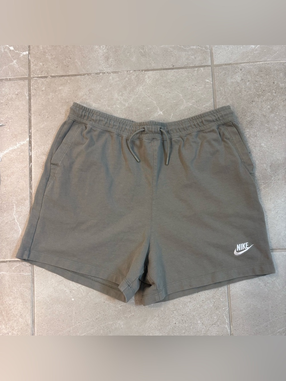 Women's Nike Sportswear Woven Flow Shorts in Olive Green Size Large